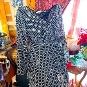 Bohemian funky comfy top . Feminine sleeves.